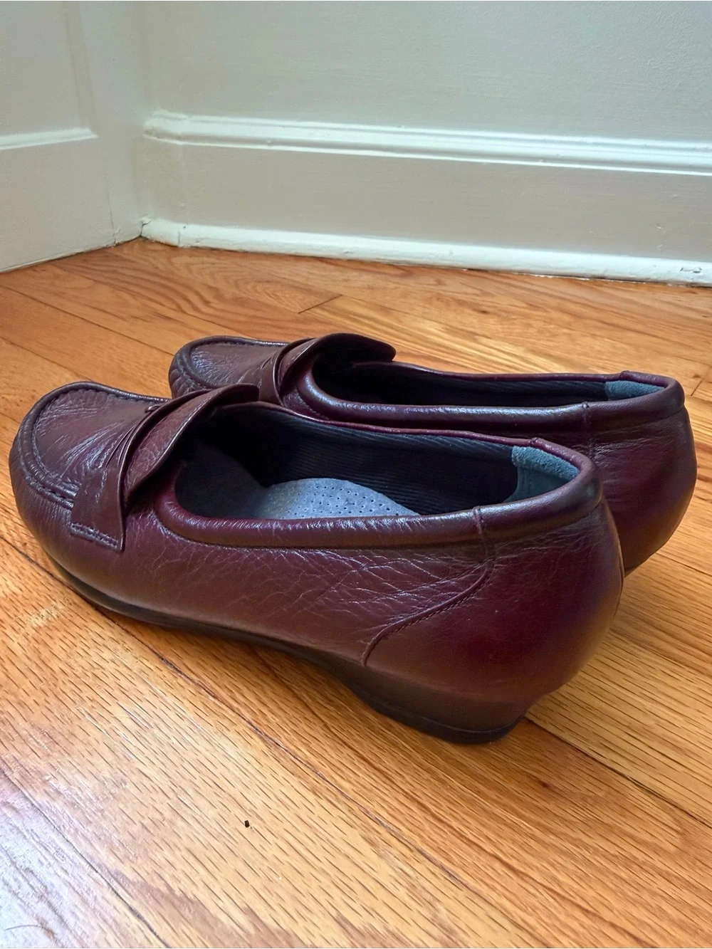 SAS Easier Slip On Loafers Tripad Comfort Women's 9 Wide Burgundy Leather USA